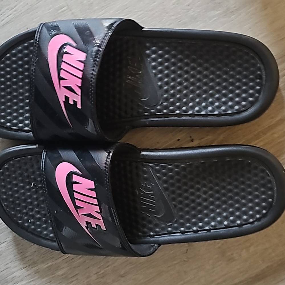 Nike Sandels